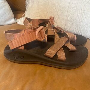Women’s Chaco size 5 pink metallic
